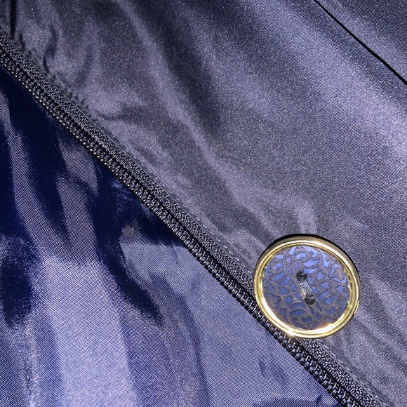 This is a beautiful Navy jacket - Picture 4 of 4